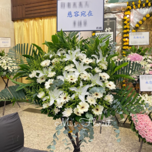 帛事花籃 – 白色百合花 & 白色非洲菊