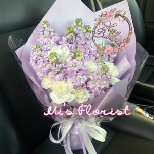 紫羅蘭 & 康乃馨花束 （適合任何慶祝活動）