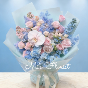 生日花束  – 玫瑰花 & 桔梗花 （淺藍色包裝）
