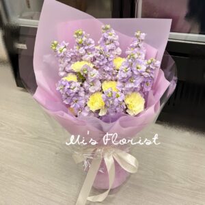 紫羅蘭 & 康乃馨花束 （適合任何慶祝活動）
